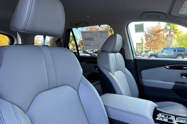 new 2025 Honda Pilot car, priced at $49,350