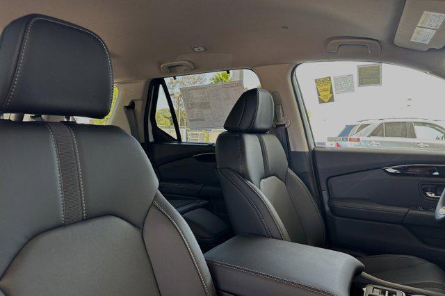 new 2025 Honda Pilot car, priced at $45,405