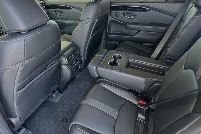 new 2025 Honda Pilot car, priced at $45,405