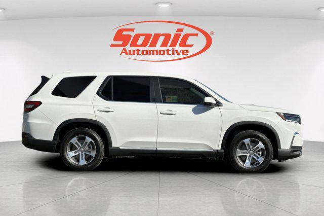new 2025 Honda Pilot car, priced at $45,405