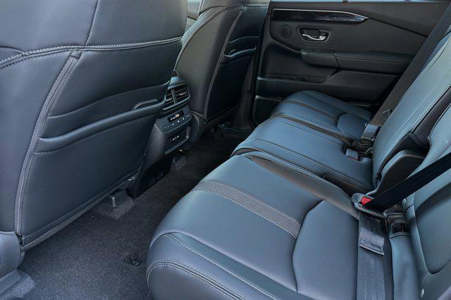 new 2025 Honda Pilot car, priced at $48,391