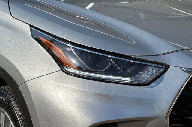 used 2023 Toyota Highlander car, priced at $40,998