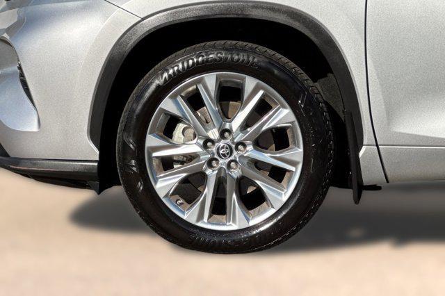 used 2023 Toyota Highlander car, priced at $40,998