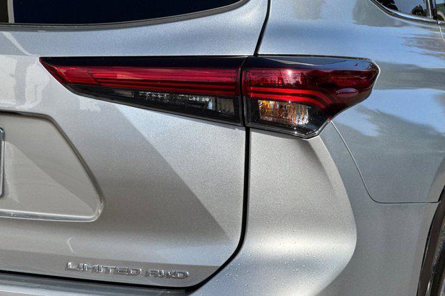used 2023 Toyota Highlander car, priced at $40,998