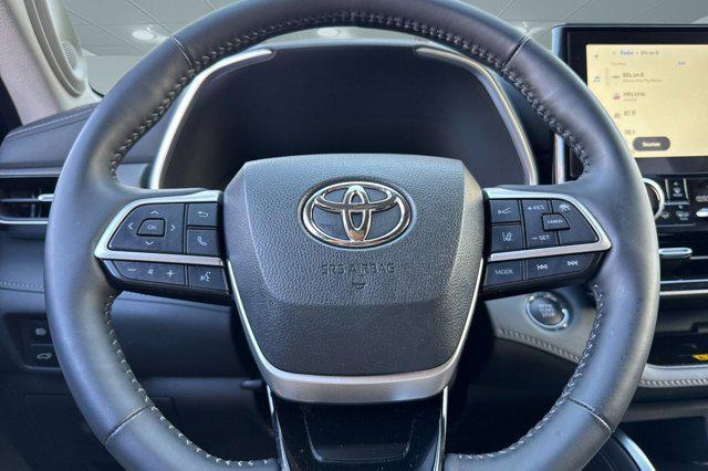 used 2023 Toyota Highlander car, priced at $40,998
