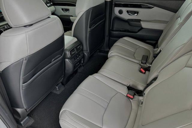 new 2025 Honda Pilot car, priced at $47,666