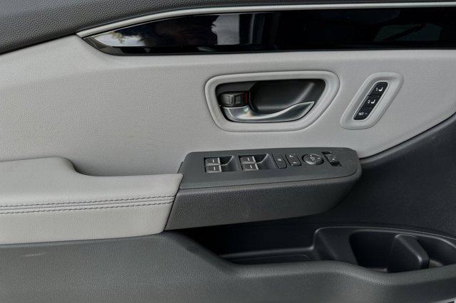 new 2025 Honda Pilot car, priced at $47,666