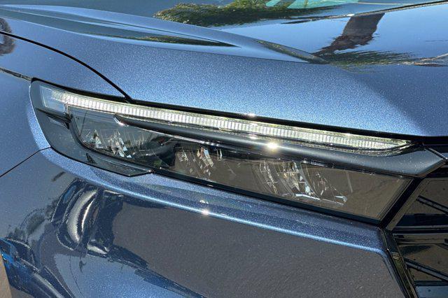 new 2026 Honda CR-V Hybrid car, priced at $40,195