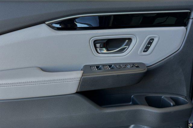 new 2025 Honda Pilot car, priced at $45,892