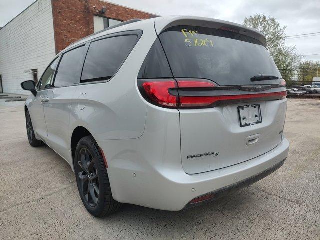 new 2024 Chrysler Pacifica car, priced at $48,437