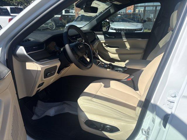 new 2025 Jeep Grand Cherokee car, priced at $44,694