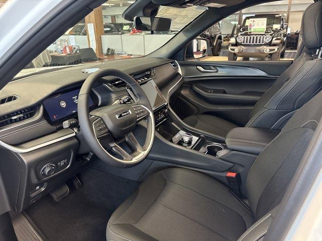 new 2025 Jeep Grand Cherokee car, priced at $37,646