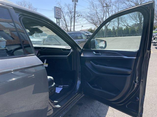 new 2025 Jeep Grand Cherokee car, priced at $49,510