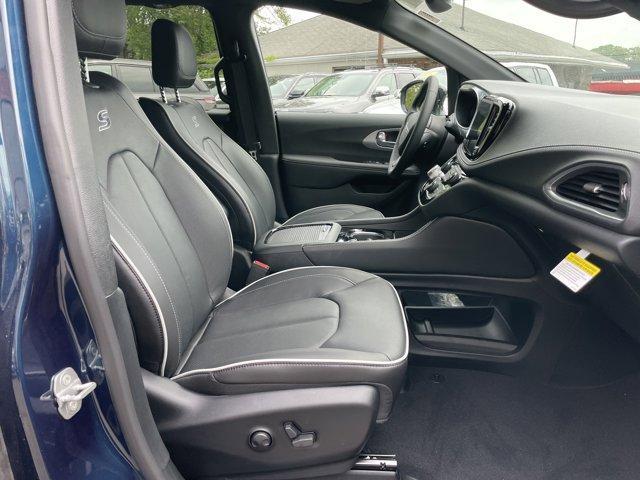 new 2025 Chrysler Pacifica car, priced at $51,810