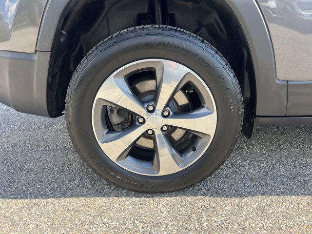 used 2019 Jeep Cherokee car, priced at $19,266