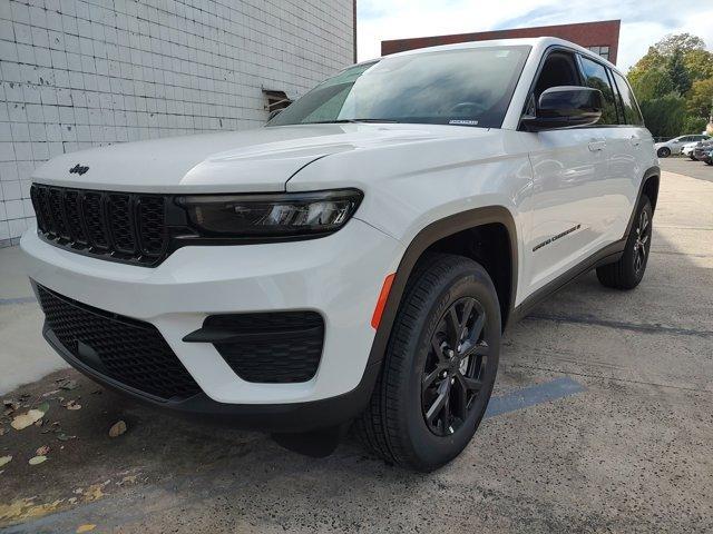 new 2025 Jeep Grand Cherokee car, priced at $39,879