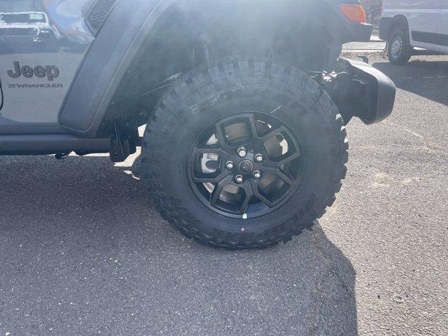 new 2025 Jeep Wrangler car, priced at $46,146