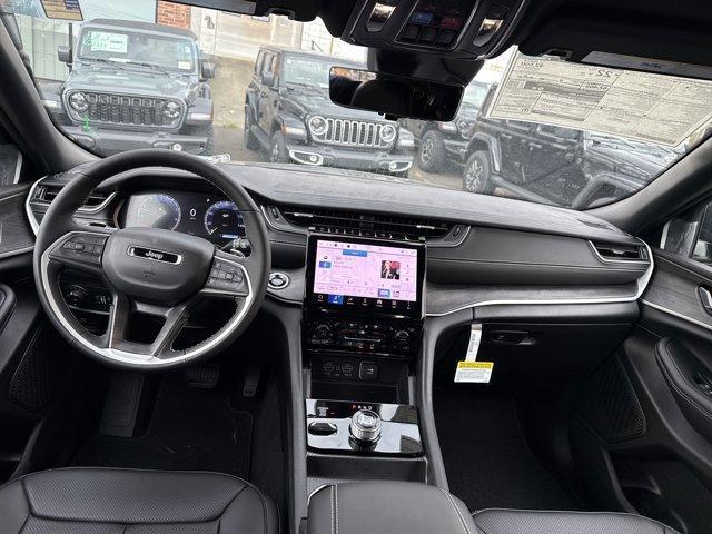 new 2025 Jeep Grand Cherokee car, priced at $50,040