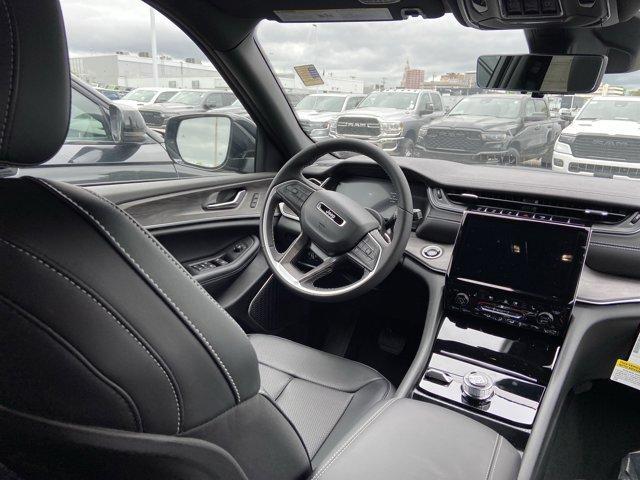 new 2025 Jeep Grand Cherokee car