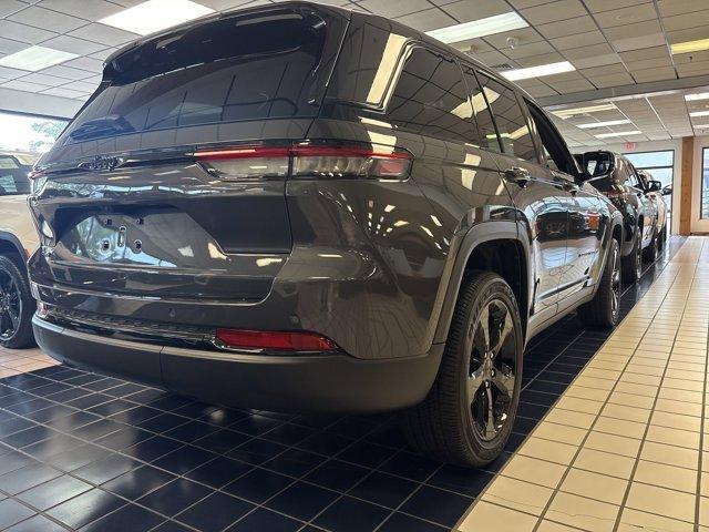 new 2025 Jeep Grand Cherokee car, priced at $45,641