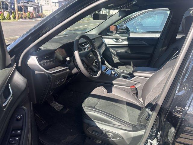 new 2025 Jeep Grand Cherokee car, priced at $40,144