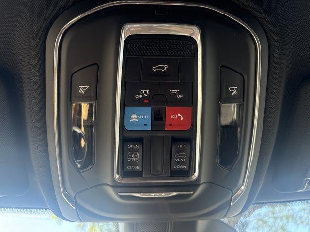 new 2025 Jeep Grand Cherokee car, priced at $40,144