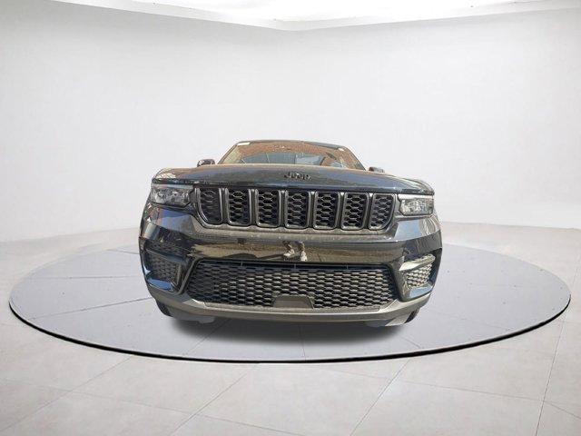 new 2025 Jeep Grand Cherokee car, priced at $40,144