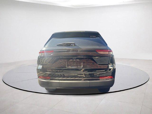 new 2025 Jeep Grand Cherokee car, priced at $40,144