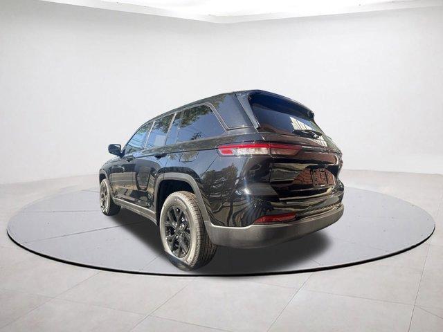 new 2025 Jeep Grand Cherokee car, priced at $40,144