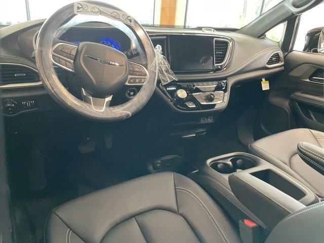 new 2025 Chrysler Pacifica car, priced at $44,210