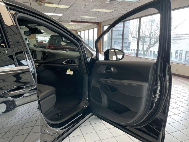new 2025 Chrysler Pacifica car, priced at $44,210