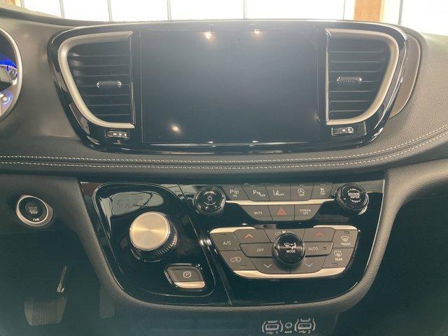 new 2025 Chrysler Pacifica car, priced at $44,210