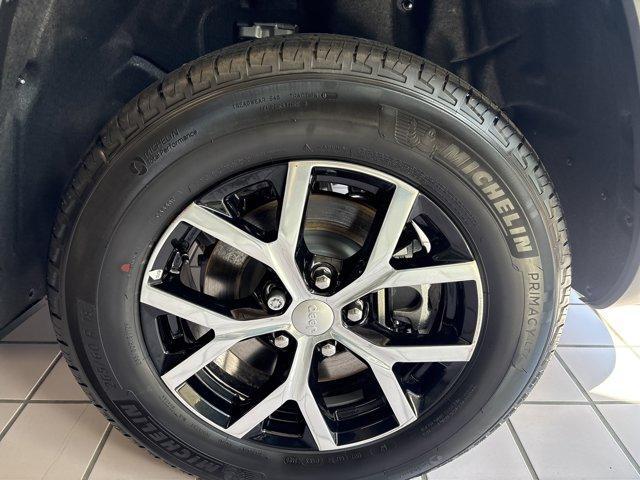new 2025 Jeep Grand Cherokee L car, priced at $47,005