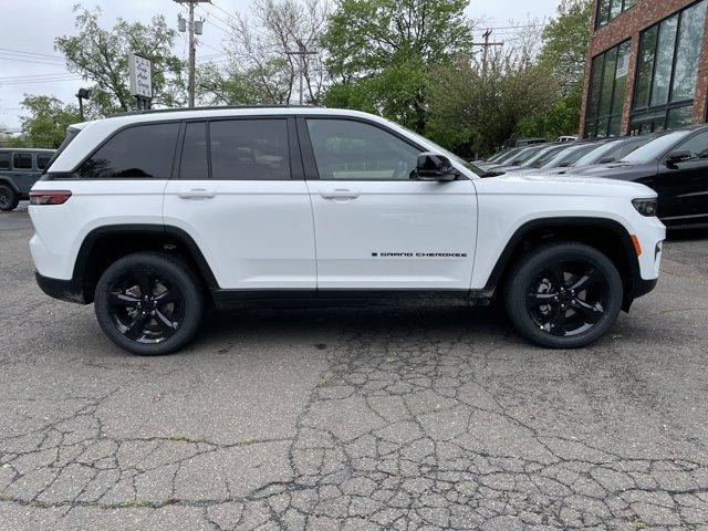 new 2025 Jeep Grand Cherokee car, priced at $43,678