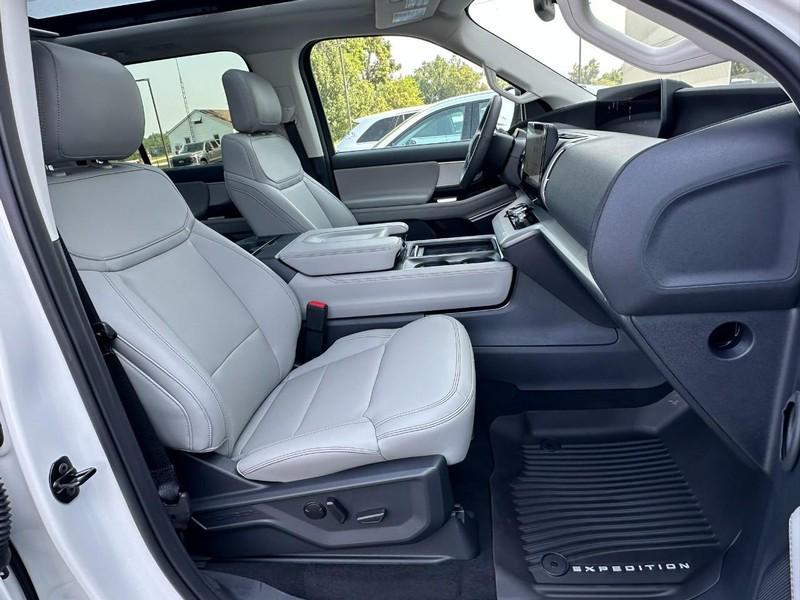 new 2025 Ford Expedition Max car, priced at $75,195