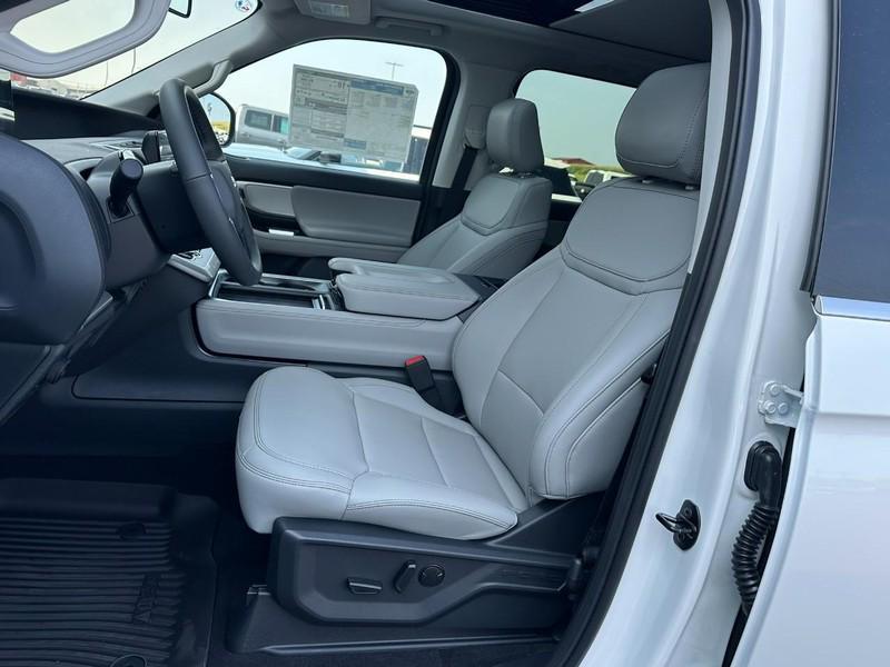 new 2025 Ford Expedition Max car, priced at $75,195