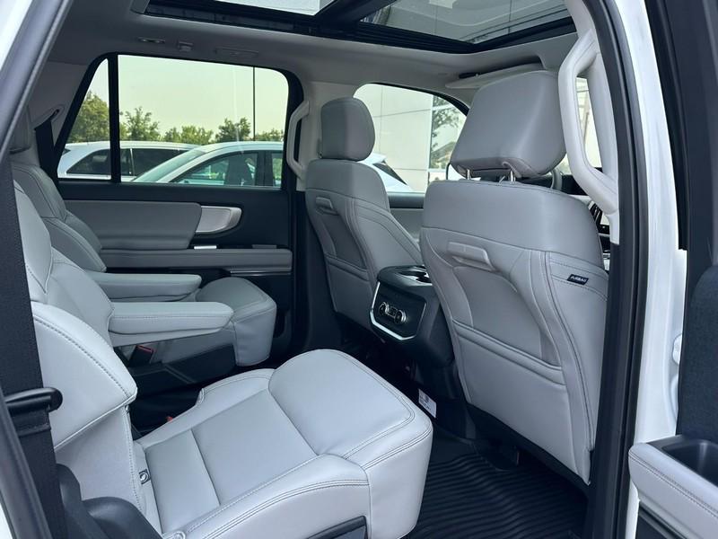 new 2025 Ford Expedition Max car, priced at $75,195