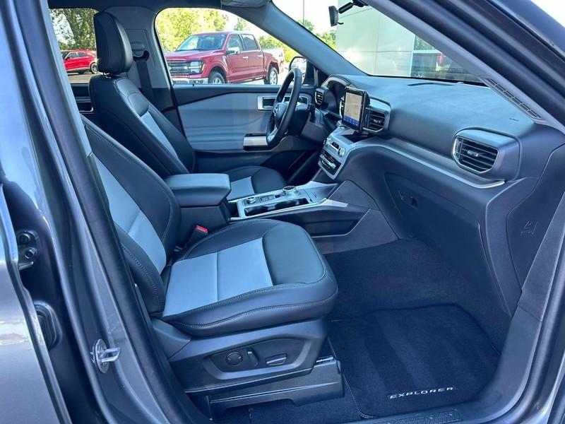 new 2024 Ford Explorer car, priced at $48,696