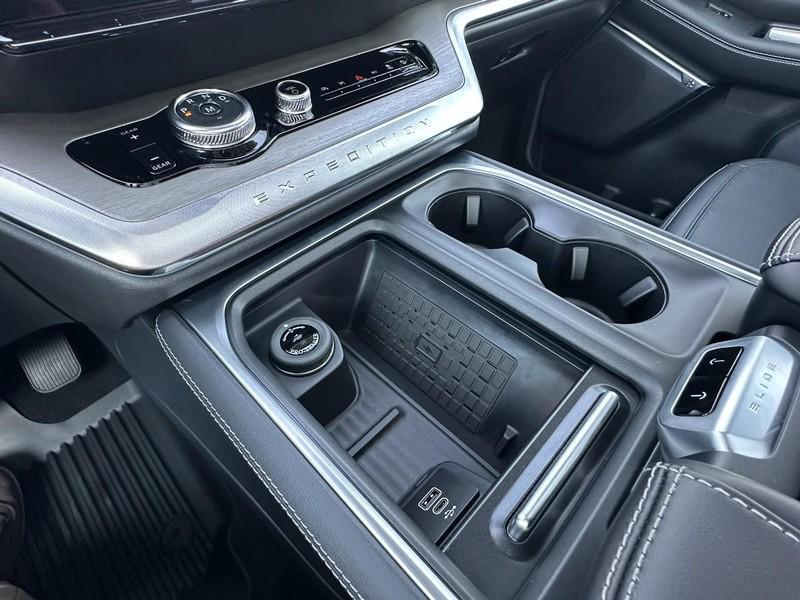 new 2025 Ford Expedition Max car, priced at $81,234