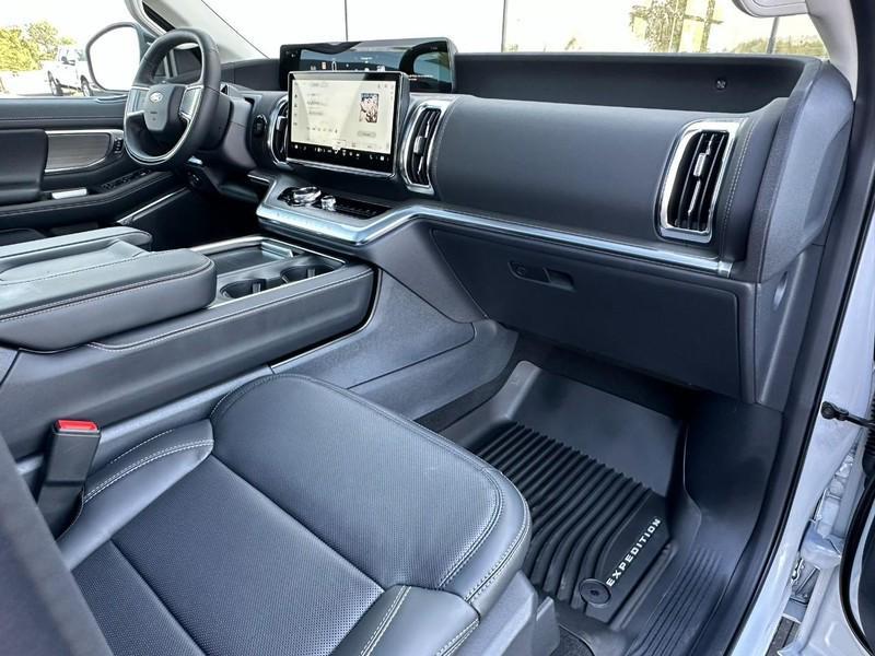 new 2025 Ford Expedition Max car, priced at $81,234