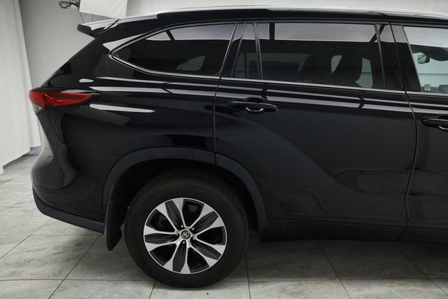 used 2021 Toyota Highlander car, priced at $29,995