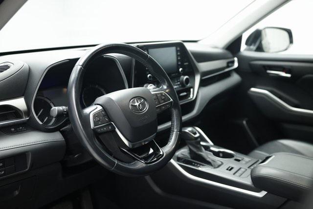 used 2021 Toyota Highlander car, priced at $29,995