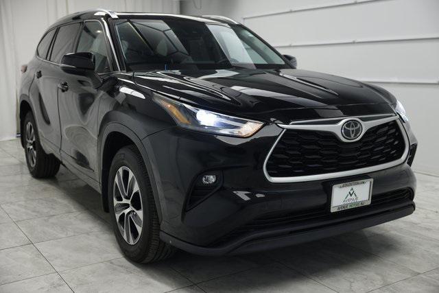 used 2021 Toyota Highlander car, priced at $29,995