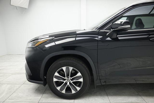 used 2021 Toyota Highlander car, priced at $29,995