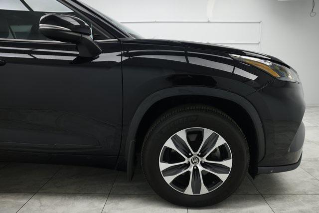 used 2021 Toyota Highlander car, priced at $29,995