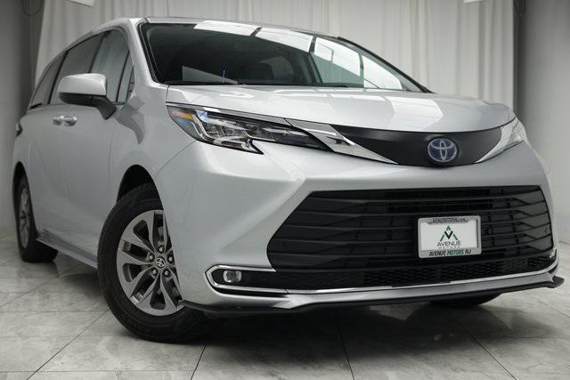 used 2023 Toyota Sienna car, priced at $43,900