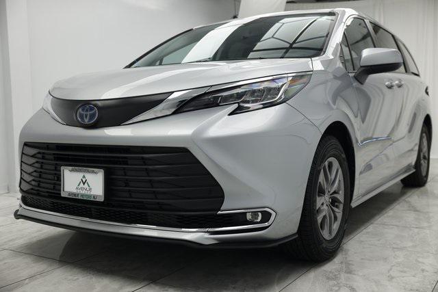 used 2023 Toyota Sienna car, priced at $43,900