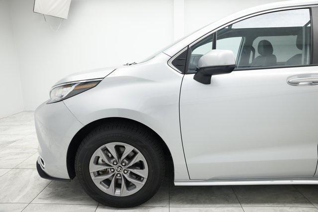 used 2023 Toyota Sienna car, priced at $43,900