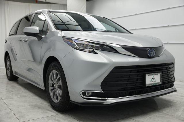 used 2023 Toyota Sienna car, priced at $43,900