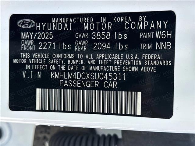 new 2025 Hyundai Elantra car, priced at $23,298